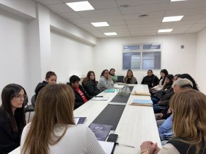 Educación garantiza el servicio de limpieza en escuelas con la entrega de contratos a 15 cooperativas