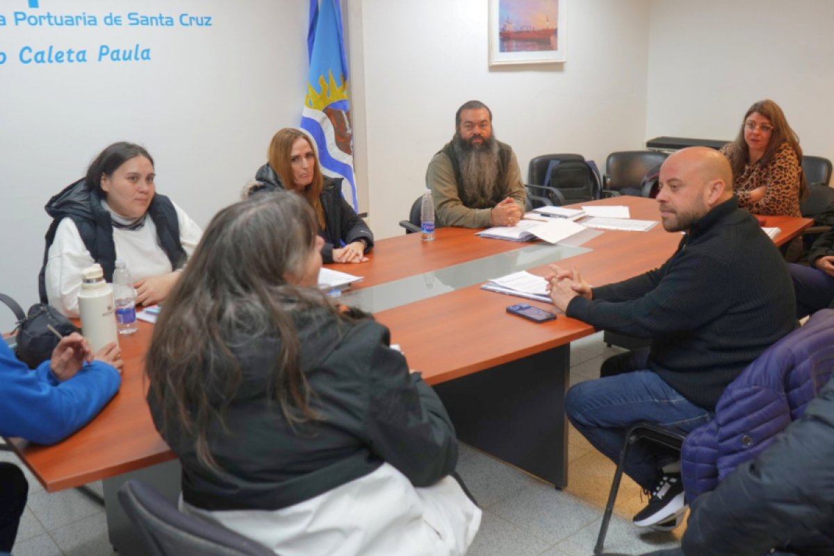 Ricci mantuvo una mesa de diálogo con el concejal Carlos Aparicio en Caleta Paula