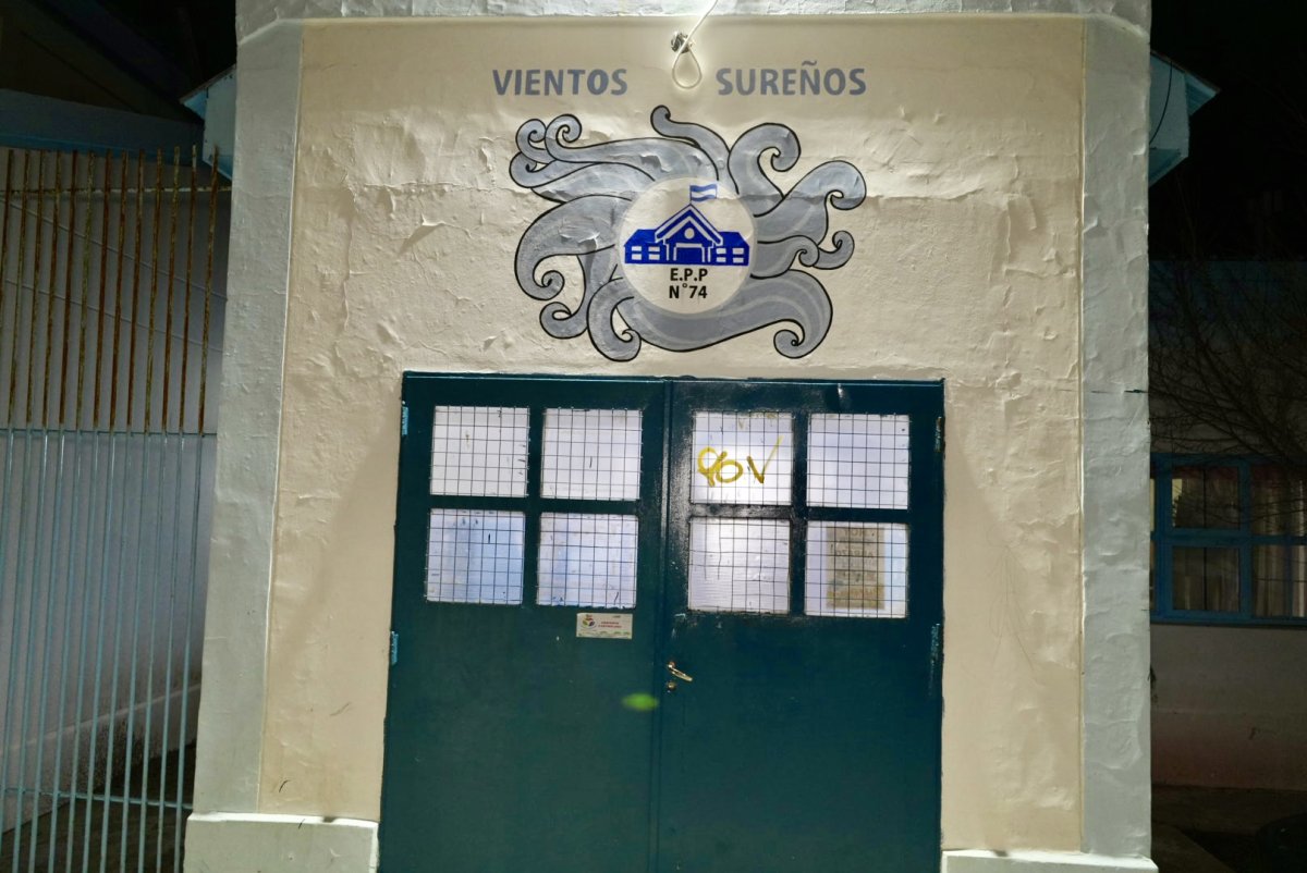 Caleta Olivia: el Gobierno provincial renovó la calefacción de la Escuela Primaria N° 54