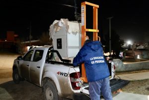 Obras de calefacción y entrega de equipos en la Escuela Primaria N° 74 de Caleta Olivia 