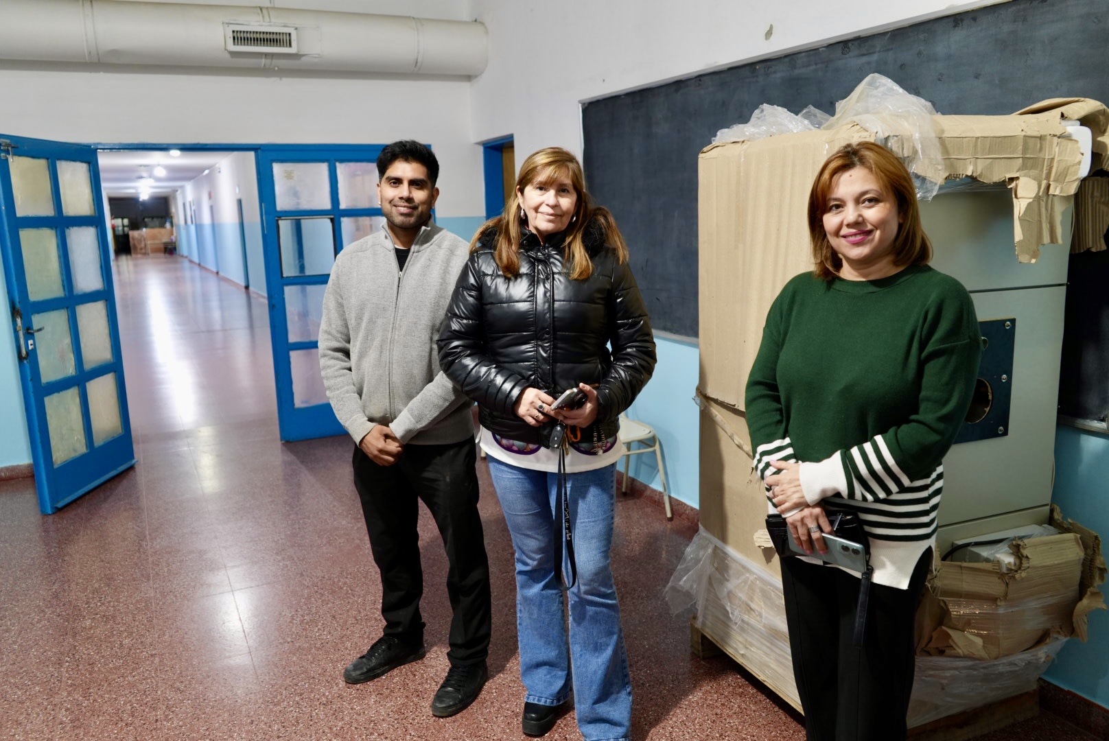 Obras de calefacción y entrega de equipos en la Escuela Primaria N° 54 de Caleta Olivia