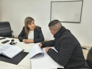 Firmaron convenio para garantizar el servicio de limpieza integral en Koluel Kaike