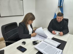 Firmaron convenio para garantizar el servicio de limpieza integral en Koluel Kaike