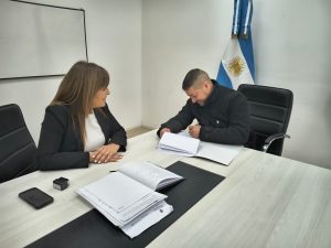 Firmaron convenio para garantizar el servicio de limpieza integral en Koluel Kaike