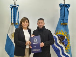 Firmaron convenio para garantizar el servicio de limpieza integral en Koluel Kaike