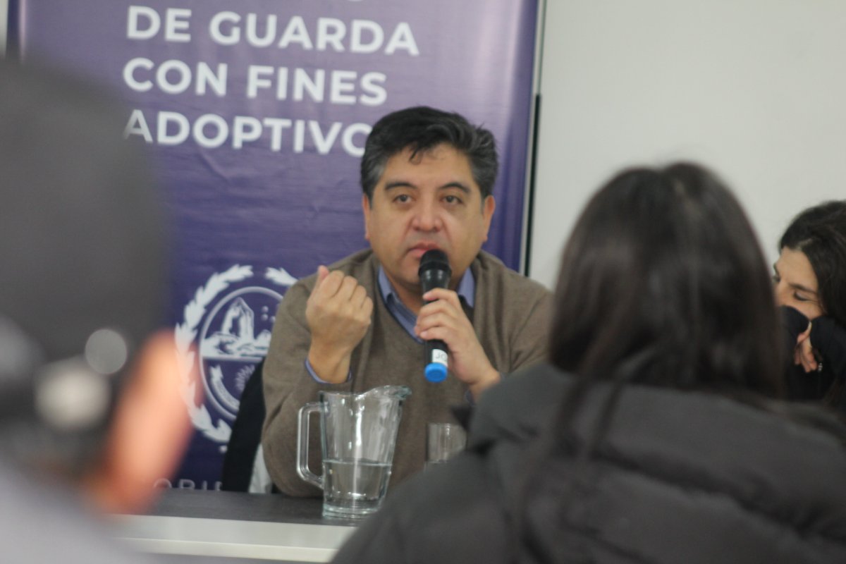 Santa Cruz fortalece el acompañamiento a las familias que transitan procesos de adopción