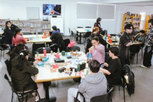 La Biblioteca Lenzi abrió sus puertas a la creatividad con el taller ECO-BOTS Inventores del Futuro