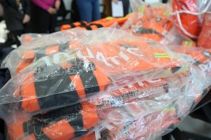 Un.E.Po.S.C. entregó indumentaria y elementos de seguridad marítima a los trabajadores de puertos de Santa Cruz