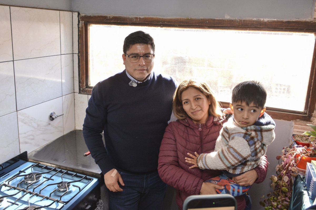 El Gobernador junto a integrantes de la familia Vere Mollo.