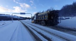 Vialidad Provincial desplegó operativos de asistencia y despeje de nieve en rutas santacruceñas