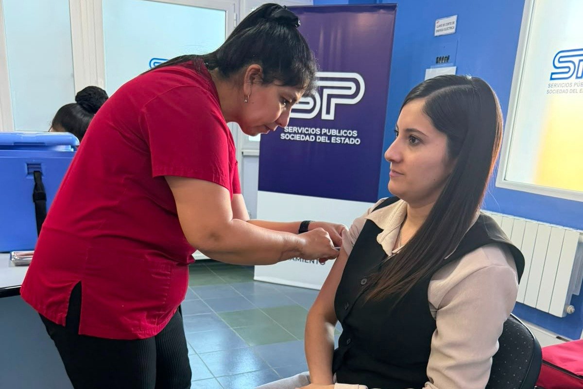 Servicios Públicos aplicó vacunas esenciales a operarios y técnicos en Río Gallegos