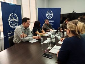 Ross encabezó una mesa de trabajo con autoridades del Hospital Regional Río Gallegos
