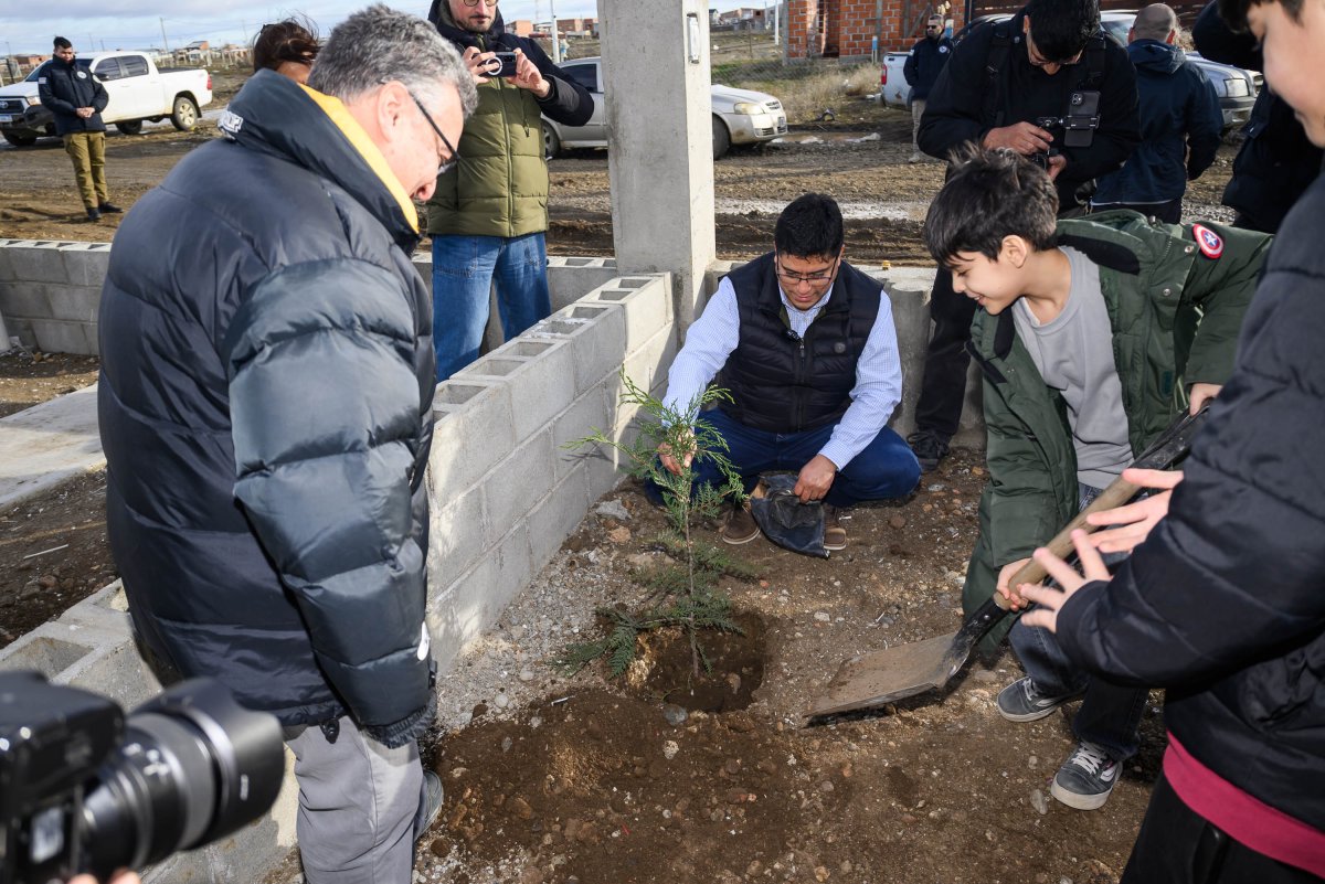 Vidal entregó viviendas a familias que esperaron hasta 20 años por su casa propia: “Son momentos muy especiales, de mucha felicidad”
