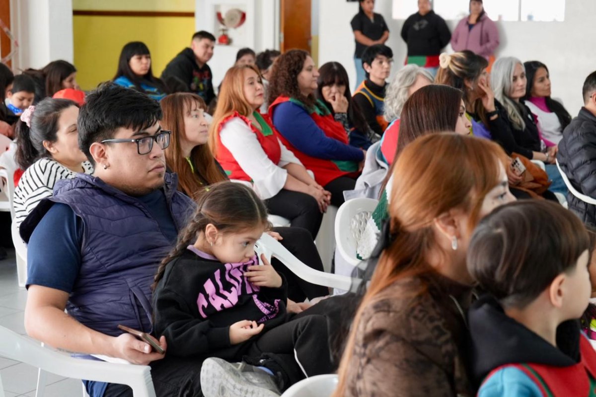 Educación presentó y entregó libros para fortalecer la alfabetización inicial en la Zona Norte