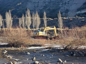 El Gobierno Provincial realiza trabajos preventivos ante la crecida de los ríos Jeinimeni y Los Antiguos