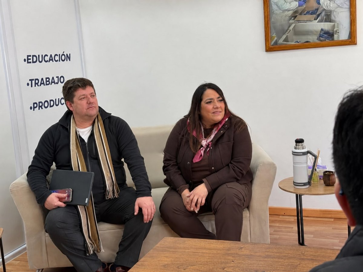 Construcción de veredas en Comandante Luis Piedra Buena: Vidal acordó una obra que generará 30 puestos de trabajo