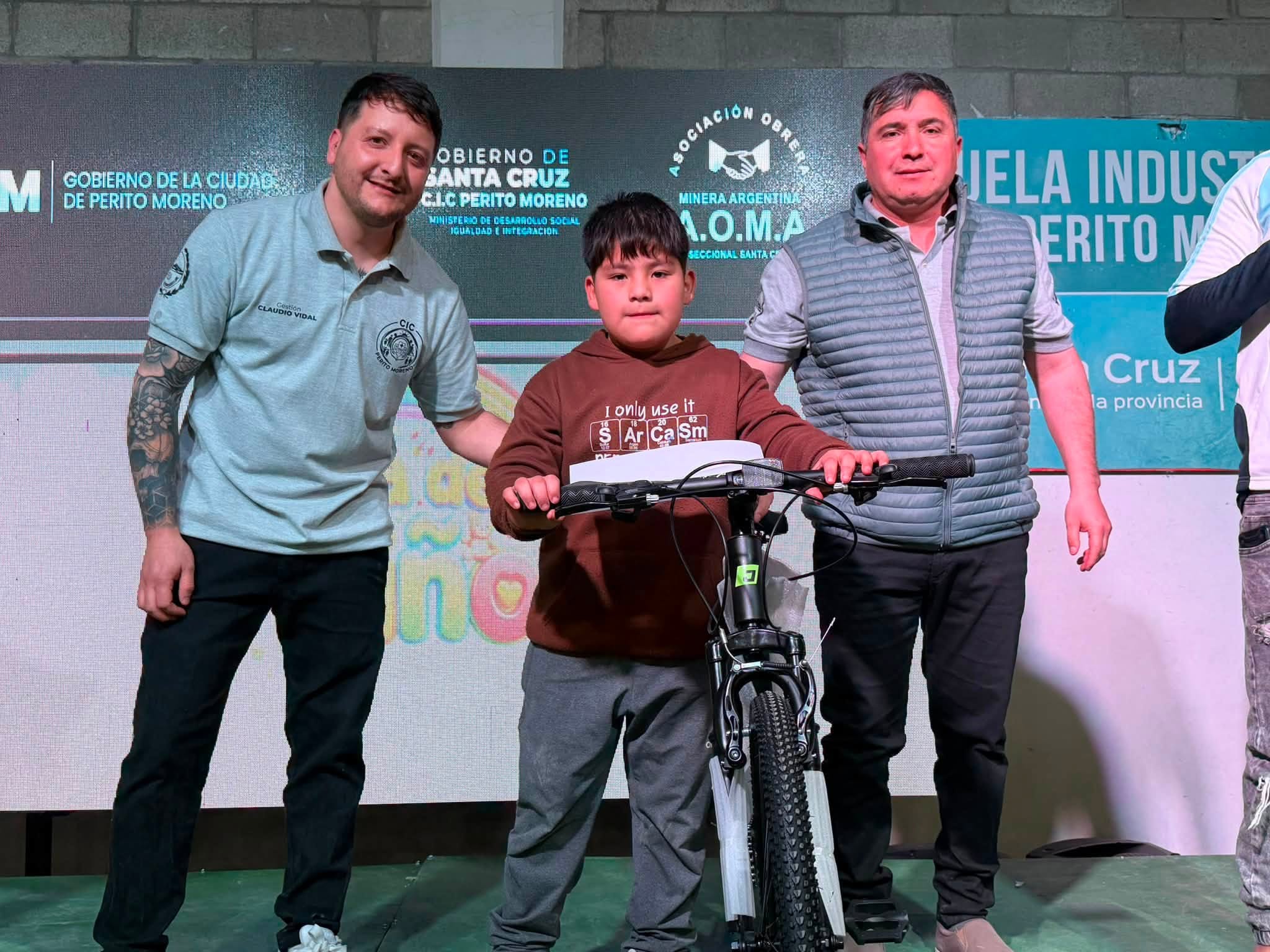 Perito Moreno: El Gobierno Provincial estuvo presente en los festejos por el Día del Niño