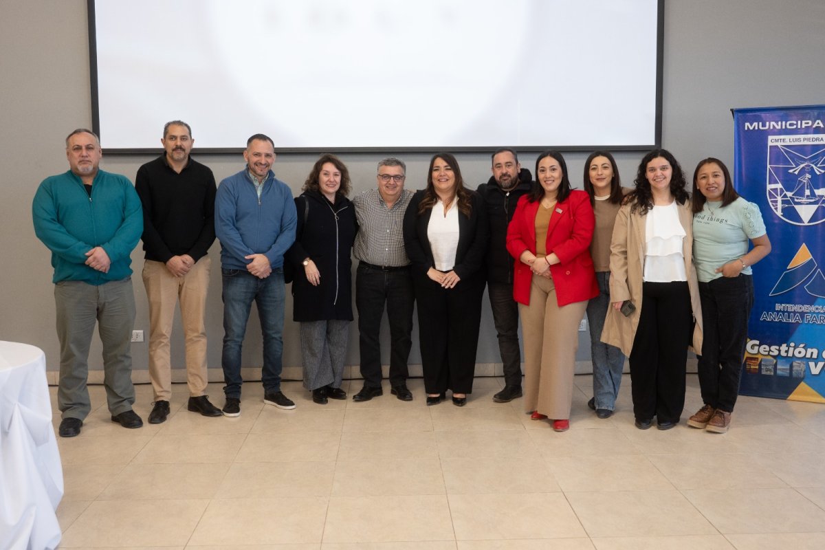 Tras más de 10 años de espera, familias de Piedra Buena recibieron los títulos de propiedad de sus hogares