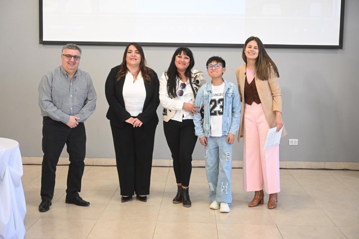 Tras más de 10 años de espera, familias de Piedra Buena recibieron los títulos de propiedad de sus hogares