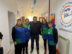 Claudio Vidal entregó libros del Plan de Alfabetización Plen@ y equipamiento para la Escuela Industrial