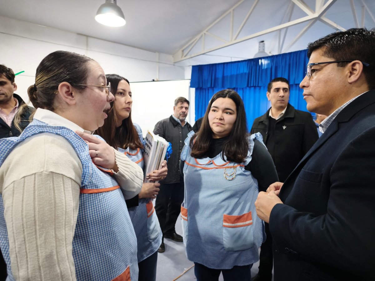 Claudio Vidal: “Venimos de muy atrás, la educación estaba muy abandonada y hoy la estamos reconstruyendo”