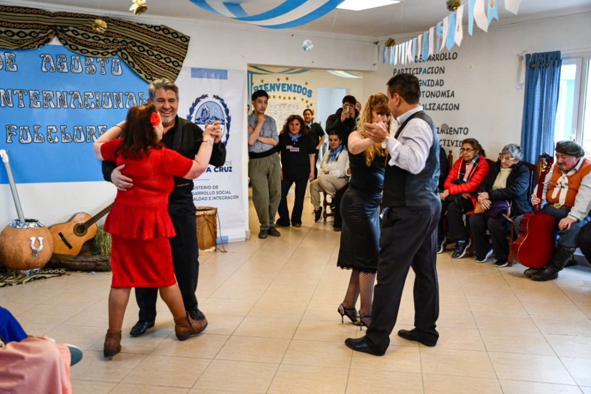 Recuerdos Compartidos celebró el Día Nacional del Folclore