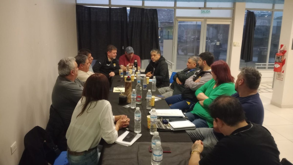 Trabajo dialogó con gremios de YCRT y atendió la situación del personal despedido por Autofarma