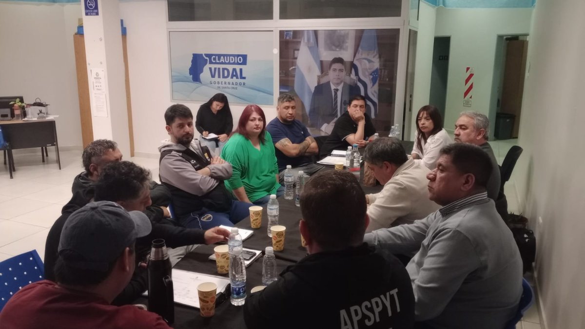 Trabajo dialogó con gremios de YCRT y atendió la situación del personal despedido por Autofarma