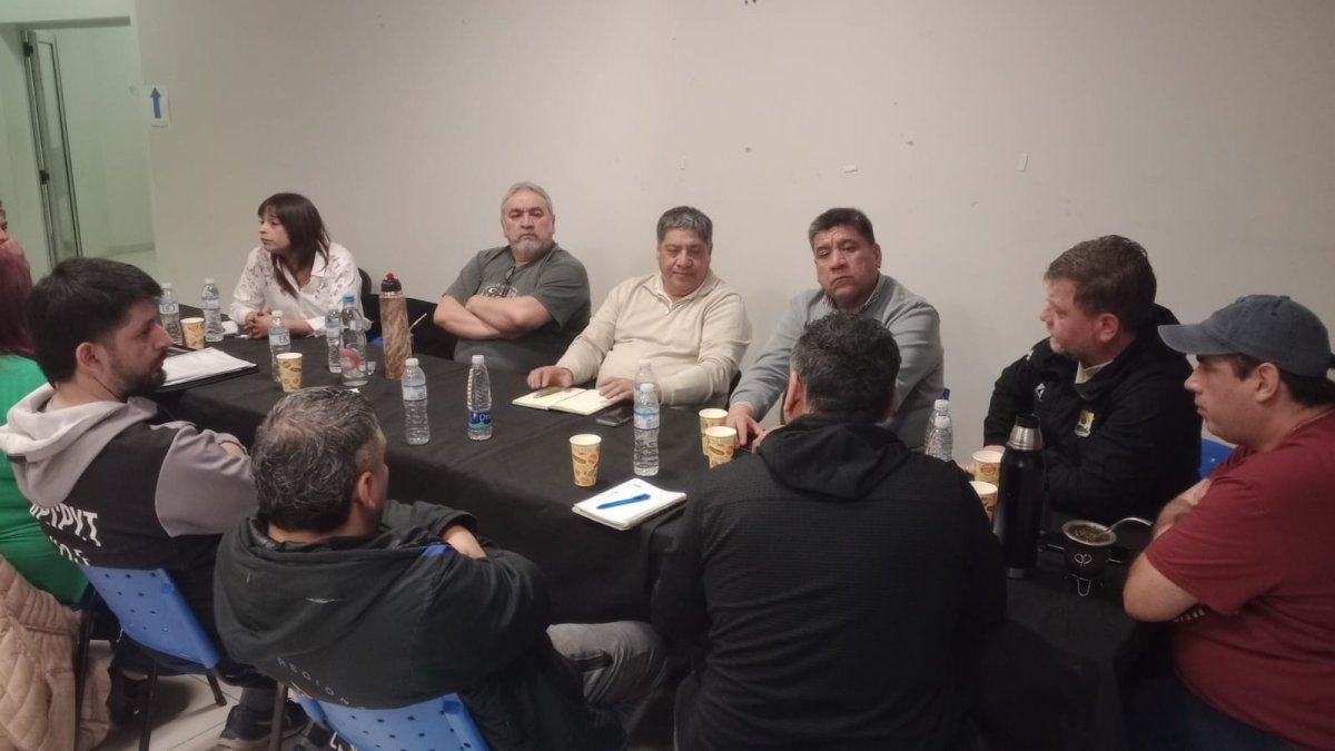 Trabajo dialogó con gremios de YCRT y atendió la situación del personal despedido por Autofarma