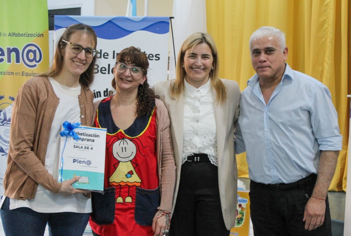 Educación presentó y entregó libros para fortalecer la alfabetización en el Nivel Inicial de la Cuenca