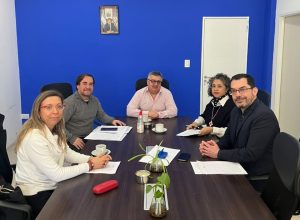 El IDUV y el Colegio de Escribanos firmaron convenio para agilizar la escrituración de viviendas en Santa Cruz 