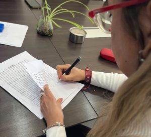 El IDUV y el Colegio de Escribanos firmaron convenio para agilizar la escrituración de viviendas en Santa Cruz 