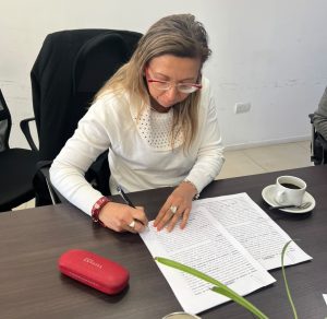 El IDUV y el Colegio de Escribanos firmaron convenio para agilizar la escrituración de viviendas en Santa Cruz 