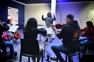 Artistas internacionales y un nominado al Latín GRAMMY capacitan a estudiantes de la Escuela Re Si 