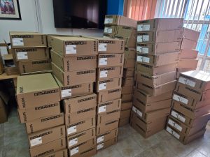 Continúan con la colocación de luminarias en distintas localidades