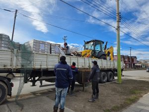 Continúan con la colocación de luminarias en distintas localidades