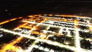 Continúan con la colocación de luminarias en distintas localidades