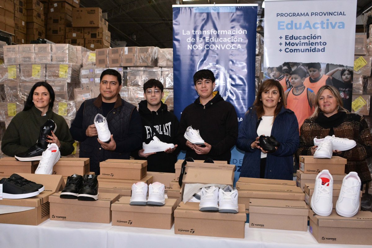 Vidal anunció la llegada de 40 mil zapatillas para los alumnos santacruceños