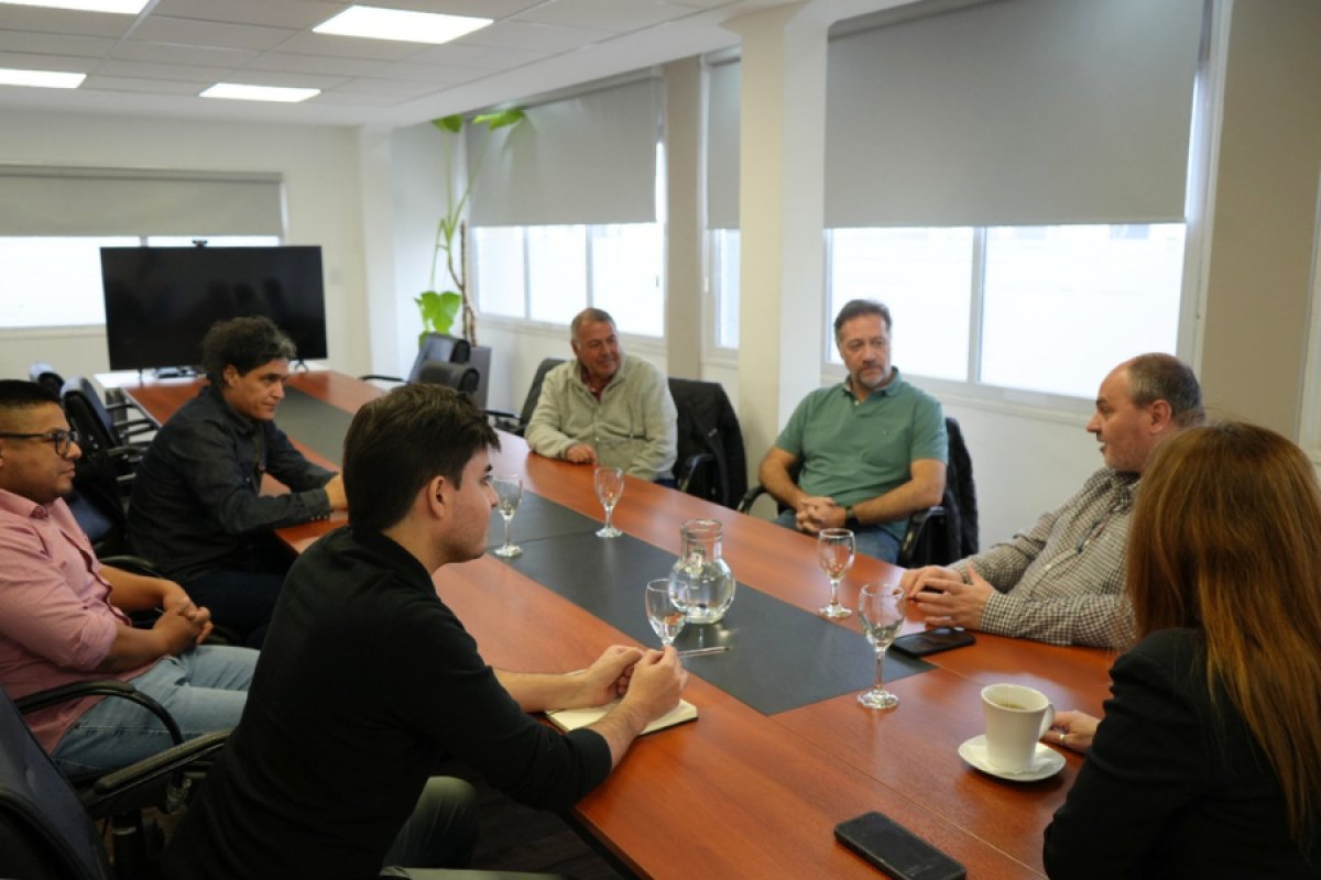 Santa Cruz busca agilizar el comercio exterior con el sector aduanero