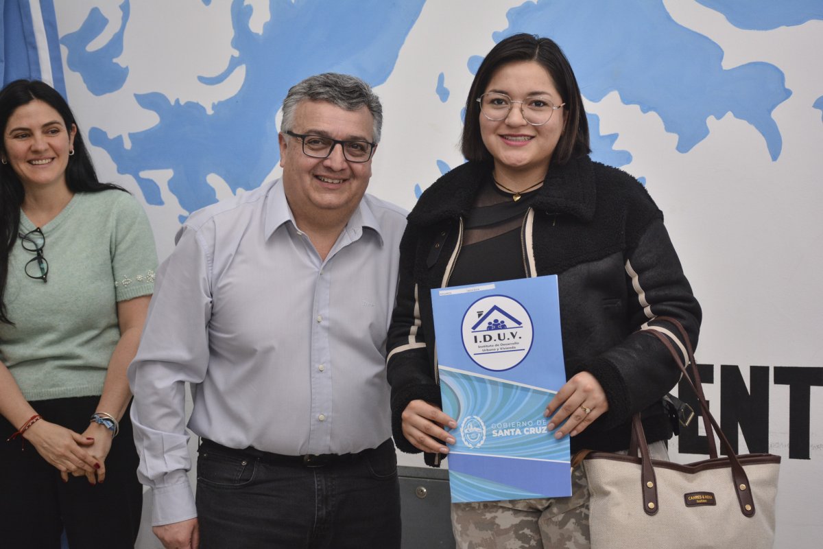 Con entrega de lotes, De La Torre cerró su exitosa etapa al frente del IDUV