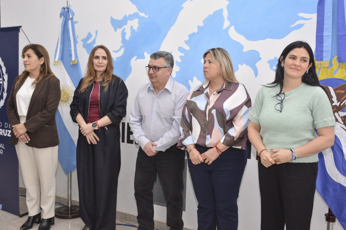 Con entrega de lotes, De La Torre cerró su exitosa etapa al frente del IDUV