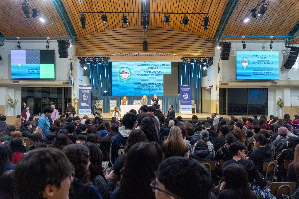 Más de 800 estudiantes participan del Encuentro Construyendo Convivencia Democrática