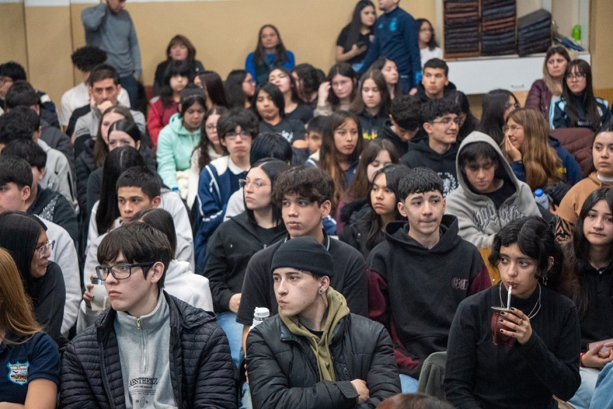 Más de 800 estudiantes participan del Encuentro Construyendo Convivencia Democrática