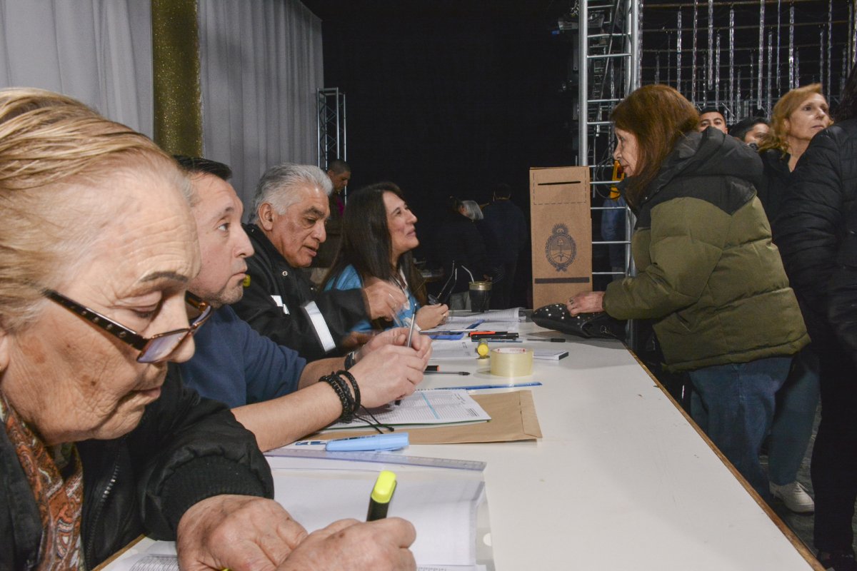 Empezó la elección, los afiliados de la Caja de Servicios Sociales eligen a sus representantes de los sectores activo y pasivo