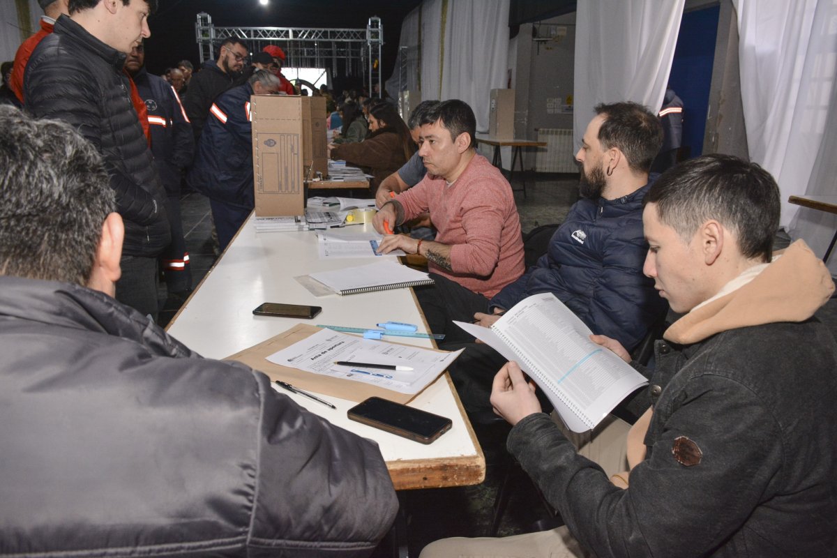 Empezó la elección, los afiliados de la Caja de Servicios Sociales eligen a sus representantes de los sectores activo y pasivo
