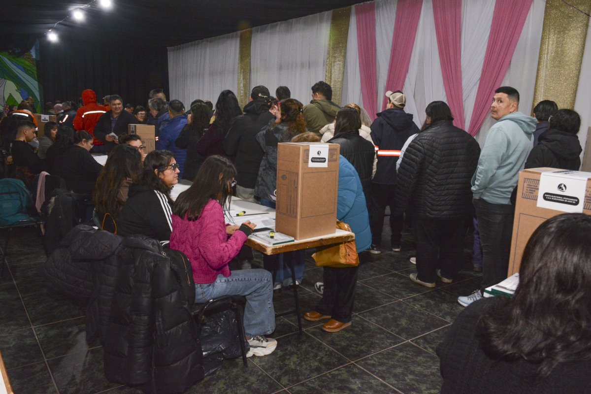 Empezó la elección, los afiliados de la Caja de Servicios Sociales eligen a sus representantes de los sectores activo y pasivo