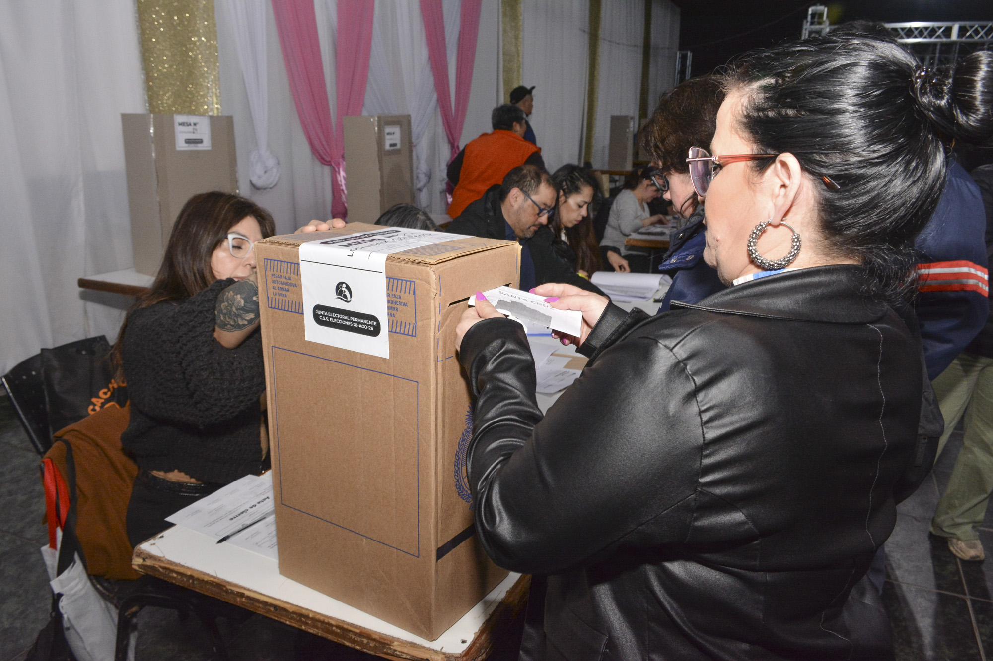 Empezó la elección, los afiliados de la Caja de Servicios Sociales eligen a sus representantes de los sectores activo y pasivo