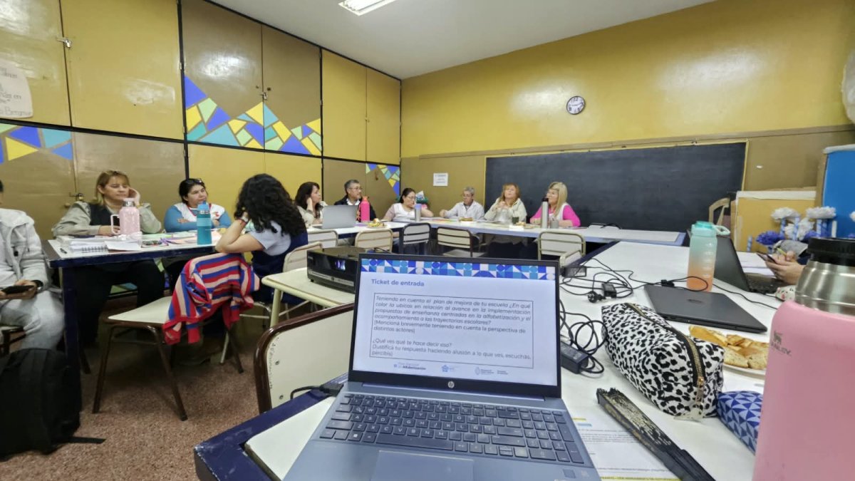 Profundizan la política de alfabetización tras culminar el 3er Encuentro Presencial para Escuelas Alfa por regiones