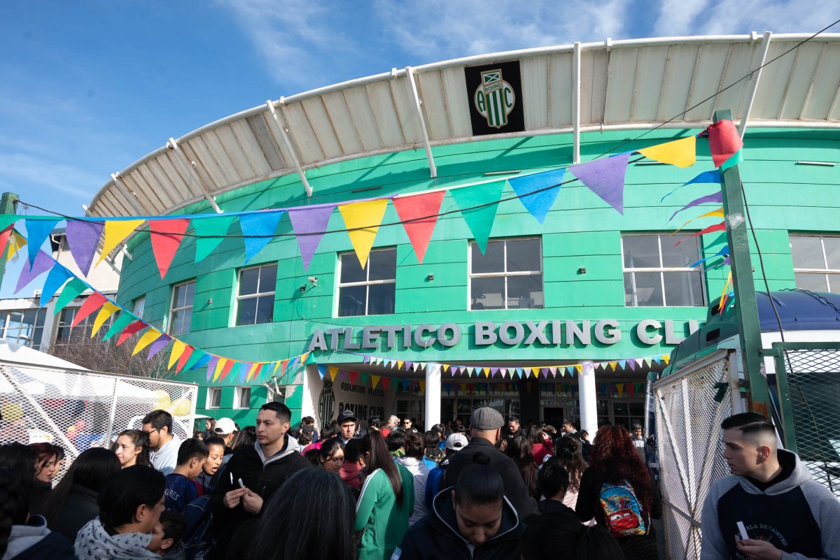 Cientos de familias disfrutan este domingo de Aike Jugar en el Boxing Club de Río Gallegos