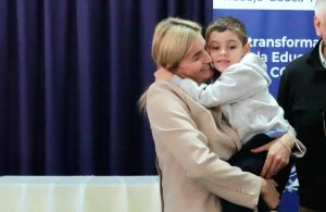 El Calafate: se presentaron y entregaron libros para fortalecer la alfabetización inicial